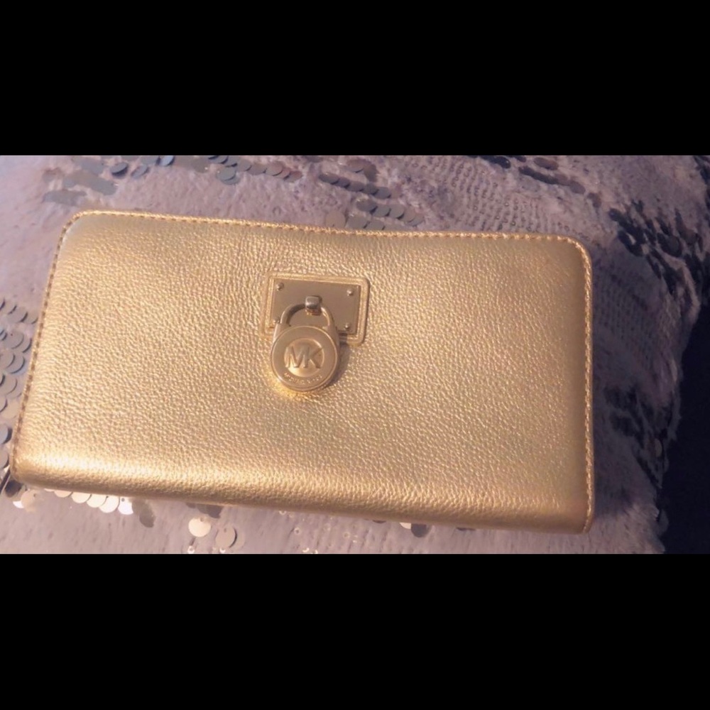 ❌SOLD❌💛Michael Kors Wallet